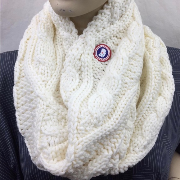 Canada Goose Chunky Knit Merino Infinity Scarf - Picture 3 of 8